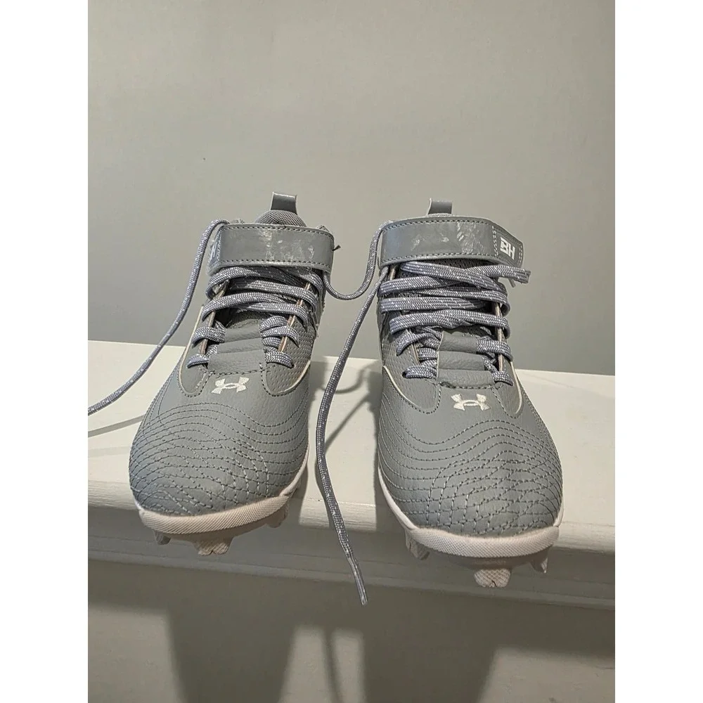 Kids sz 1.5Y Under Armour Harper 7 Mid RM Baseball Cleats Grey White 3025598-101